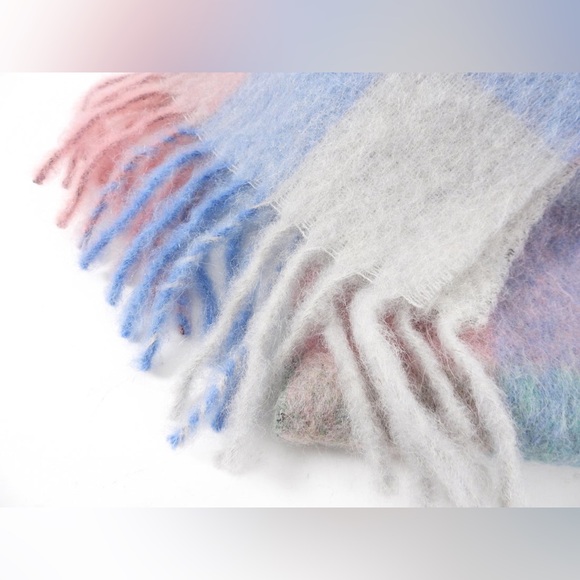 Mohair checked scarf - Picture 4 of 4